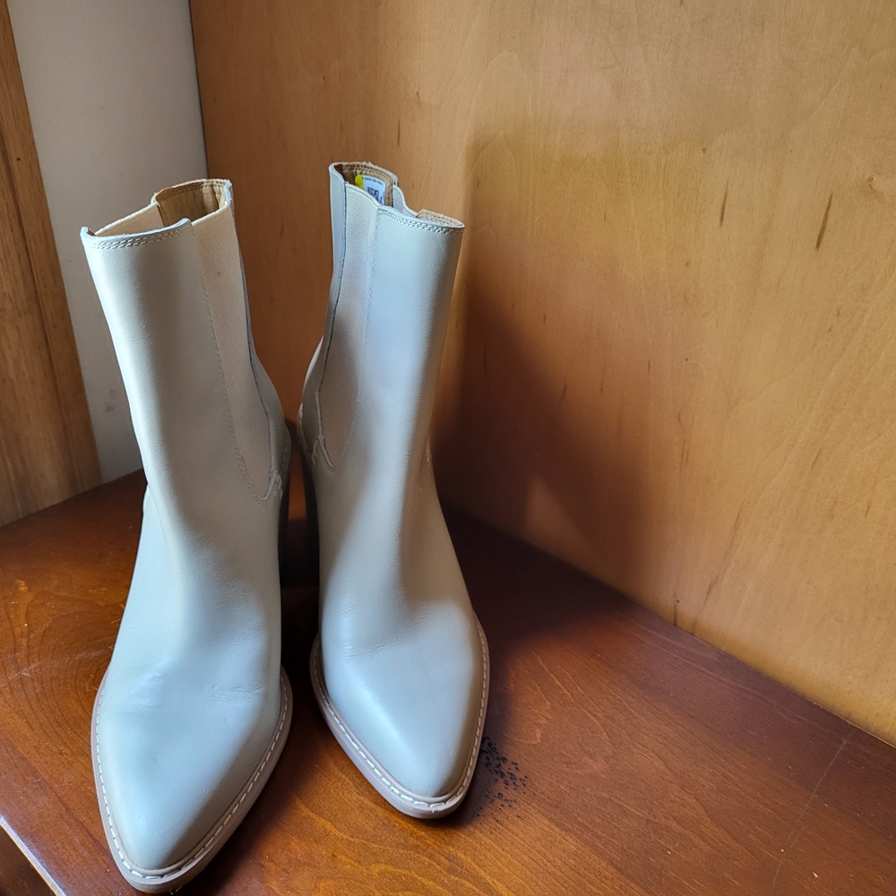 NEW Crown Vintage Leather Cream / Bone Heeled Boots - 9.5